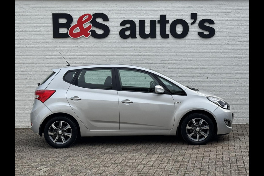 Hyundai ix20 1.6i Go! Automaat Parkeer sensoren Clima Cruise Stuur en stoelverwarming Hyundai ix20 1.6i Go! Automaat Parkeer sensoren Clima Cruise Stuur en stoelverwarming