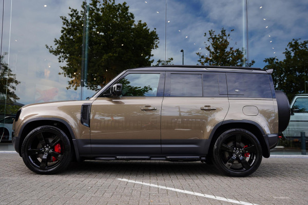 Land Rover Defender 110 P 400 E HSE Urban Spec 6 Persoons Panoramaroof Side Steps Land Rover Defender 110 P 400 E HSE Urban Spec 6 Persoons Panoramaroof Side Steps