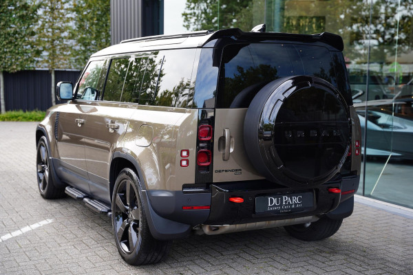 Land Rover Defender 110 P 400 E HSE Urban Spec 6 Persoons Panoramaroof Side Steps Land Rover Defender 110 P 400 E HSE Urban Spec 6 Persoons Panoramaroof Side Steps