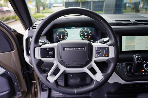 Land Rover Defender 110 P 400 E HSE Urban Spec 6 Persoons Panoramaroof Side Steps Land Rover Defender 110 P 400 E HSE Urban Spec 6 Persoons Panoramaroof Side Steps