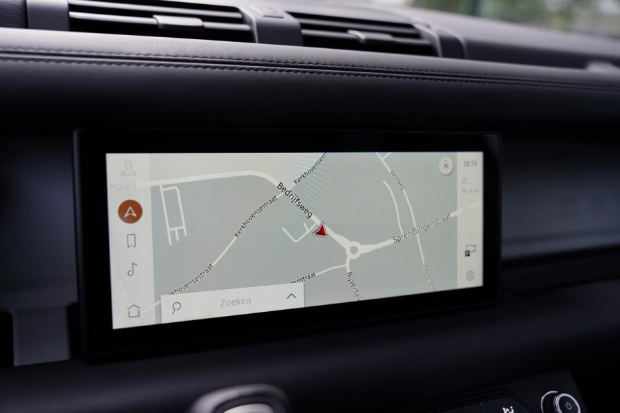 Land Rover Defender 110 P 400 E HSE Urban Spec 6 Persoons Panoramaroof Side Steps Land Rover Defender 110 P 400 E HSE Urban Spec 6 Persoons Panoramaroof Side Steps