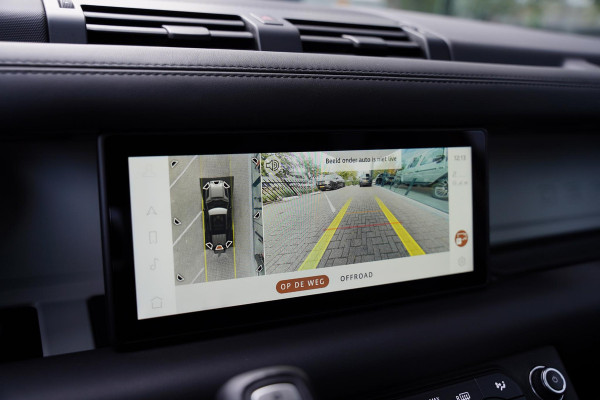 Land Rover Defender 110 P 400 E HSE Urban Spec 6 Persoons Panoramaroof Side Steps Land Rover Defender 110 P 400 E HSE Urban Spec 6 Persoons Panoramaroof Side Steps