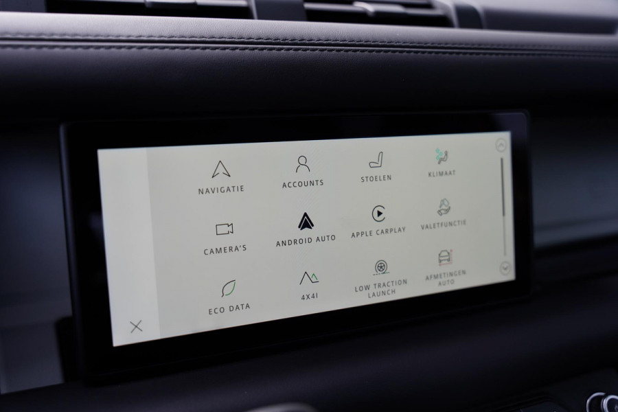 Land Rover Defender 110 P 400 E HSE Urban Spec 6 Persoons Panoramaroof Side Steps Land Rover Defender 110 P 400 E HSE Urban Spec 6 Persoons Panoramaroof Side Steps