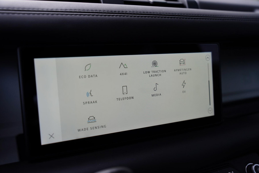 Land Rover Defender 110 P 400 E HSE Urban Spec 6 Persoons Panoramaroof Side Steps Land Rover Defender 110 P 400 E HSE Urban Spec 6 Persoons Panoramaroof Side Steps