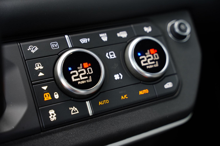 Land Rover Defender 110 P 400 E HSE Urban Spec 6 Persoons Panoramaroof Side Steps Land Rover Defender 110 P 400 E HSE Urban Spec 6 Persoons Panoramaroof Side Steps