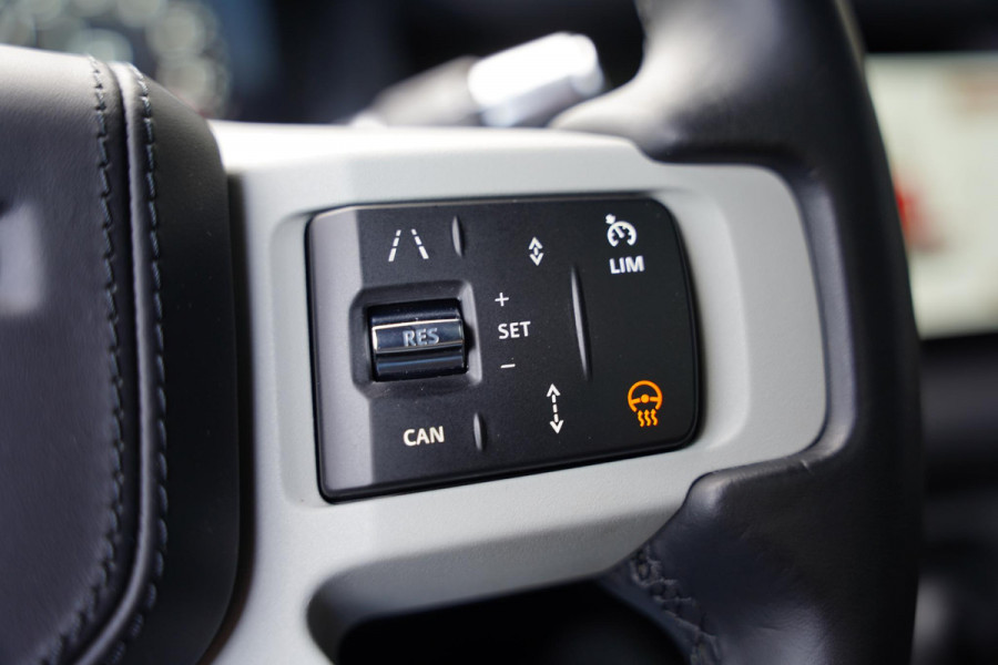 Land Rover Defender 110 P 400 E HSE Urban Spec 6 Persoons Panoramaroof Side Steps Land Rover Defender 110 P 400 E HSE Urban Spec 6 Persoons Panoramaroof Side Steps