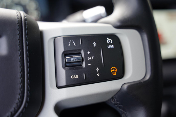 Land Rover Defender 110 P 400 E HSE Urban Spec 6 Persoons Panoramaroof Side Steps Land Rover Defender 110 P 400 E HSE Urban Spec 6 Persoons Panoramaroof Side Steps