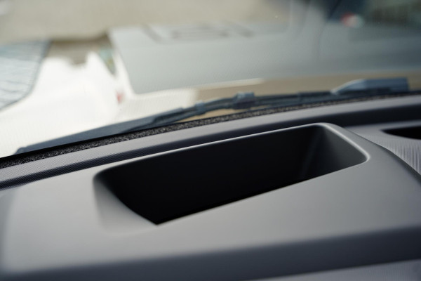 Land Rover Defender 110 P 400 E HSE Urban Spec 6 Persoons Panoramaroof Side Steps Land Rover Defender 110 P 400 E HSE Urban Spec 6 Persoons Panoramaroof Side Steps