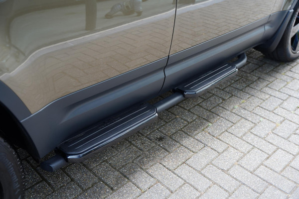 Land Rover Defender 110 P 400 E HSE Urban Spec 6 Persoons Panoramaroof Side Steps Land Rover Defender 110 P 400 E HSE Urban Spec 6 Persoons Panoramaroof Side Steps