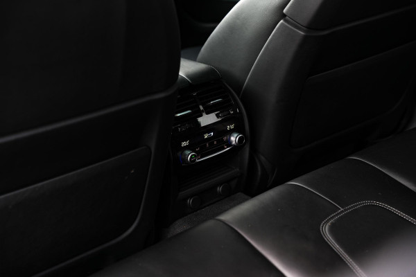 BMW 5 Serie M5 F90 Schuifdak Marina Blue 22'' Vossen Downpipe