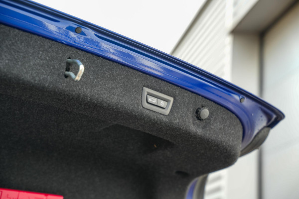 BMW 5 Serie M5 F90 Schuifdak Marina Blue 22'' Vossen Downpipe