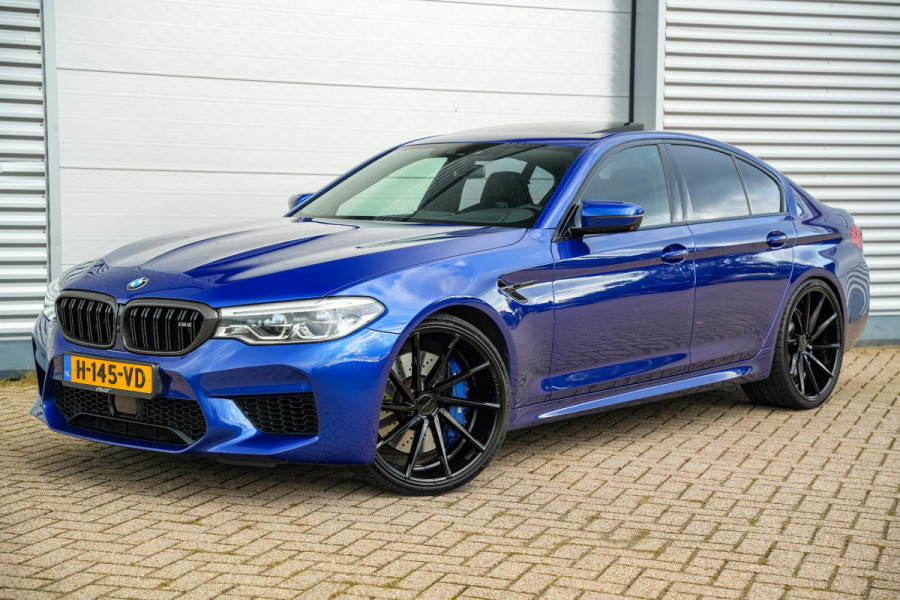 BMW 5 Serie M5 F90 Schuifdak Marina Blue 22'' Vossen Downpipe