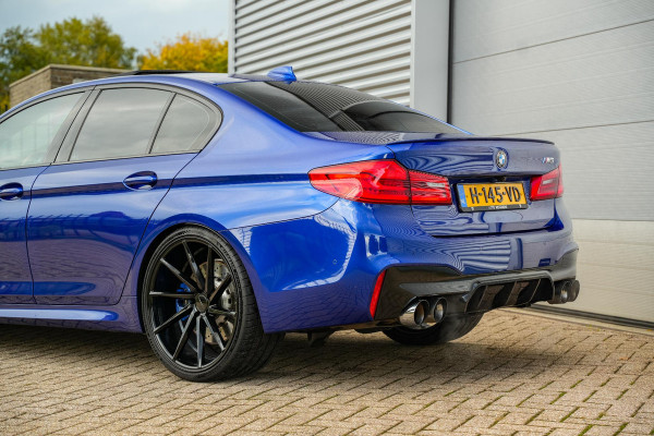 BMW 5 Serie M5 F90 Schuifdak Marina Blue 22'' Vossen Downpipe