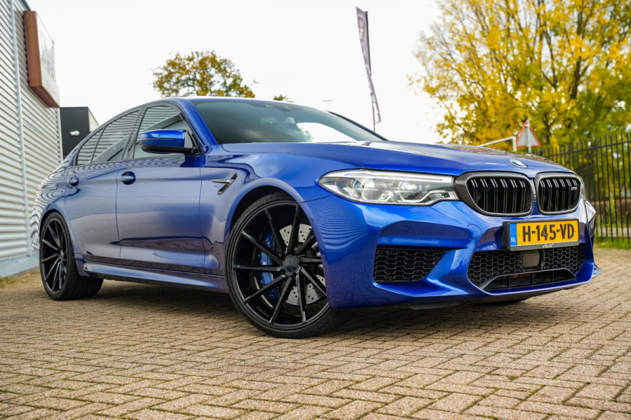 BMW 5 Serie M5 F90 Schuifdak Marina Blue 22'' Vossen Downpipe