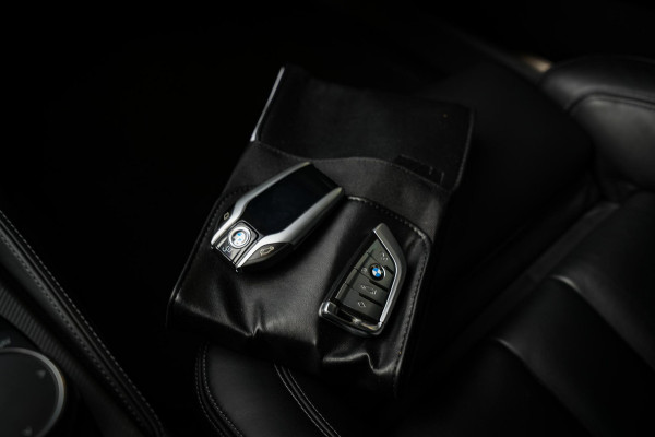 BMW 5 Serie M5 F90 Schuifdak Marina Blue 22'' Vossen Downpipe