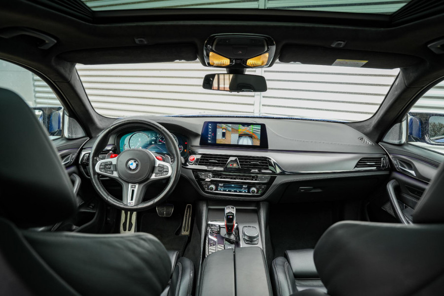 BMW 5 Serie M5 F90 Schuifdak Marina Blue 22'' Vossen Downpipe