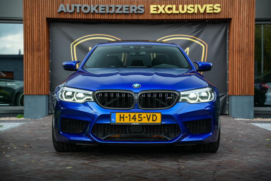 BMW 5 Serie M5 F90 Schuifdak Marina Blue 22'' Vossen Downpipe