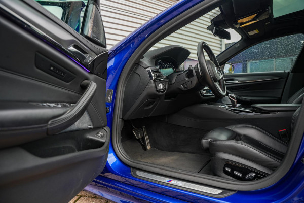 BMW 5 Serie M5 F90 Schuifdak Marina Blue 22'' Vossen Downpipe