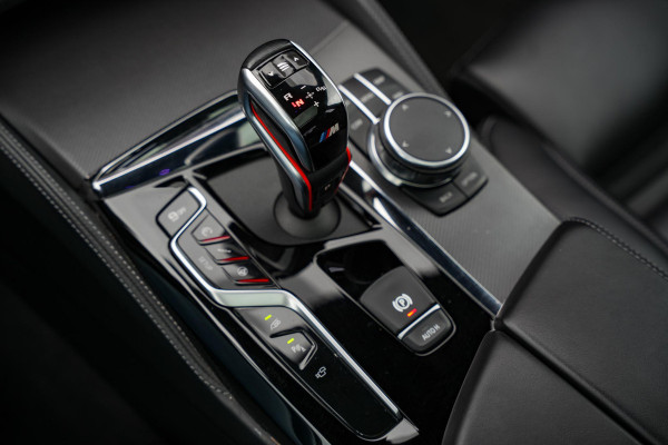 BMW 5 Serie M5 F90 Schuifdak Marina Blue 22'' Vossen Downpipe