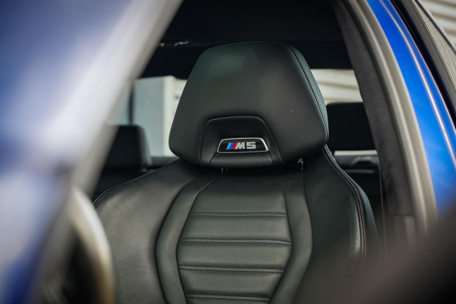 BMW 5 Serie M5 F90 Schuifdak Marina Blue 22'' Vossen Downpipe