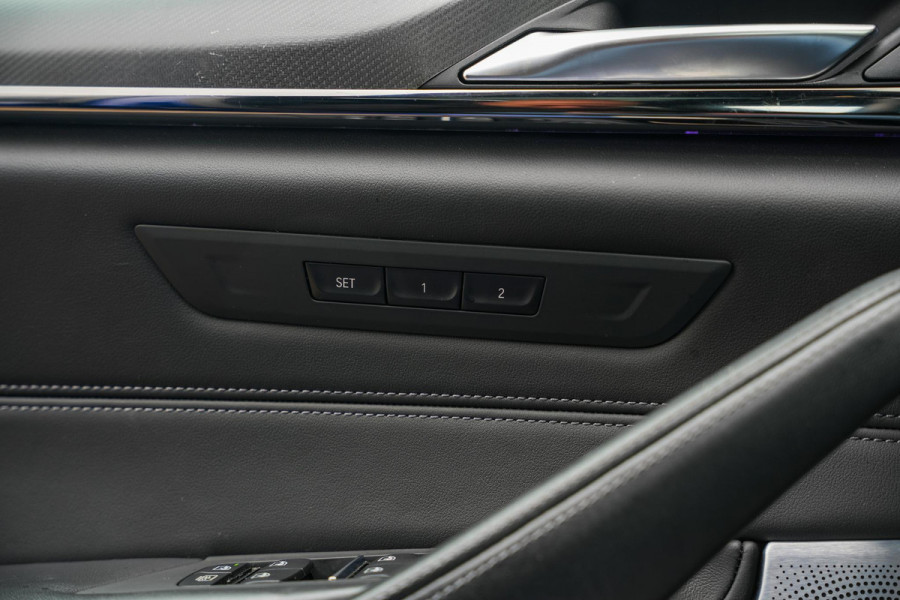 BMW 5 Serie M5 F90 Schuifdak Marina Blue 22'' Vossen Downpipe