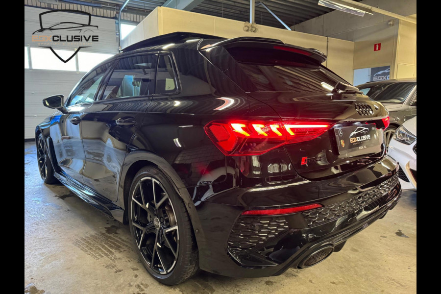 Audi RS3 Sportback 2.5 TFSI Quattro Hulk Edition Ceramic/Pano/B&O/HUD/Garantie Audi RS3 Sportback 2.5 TFSI Quattro Hulk Edition Ceramic/Pano/B&O/HUD/Garantie