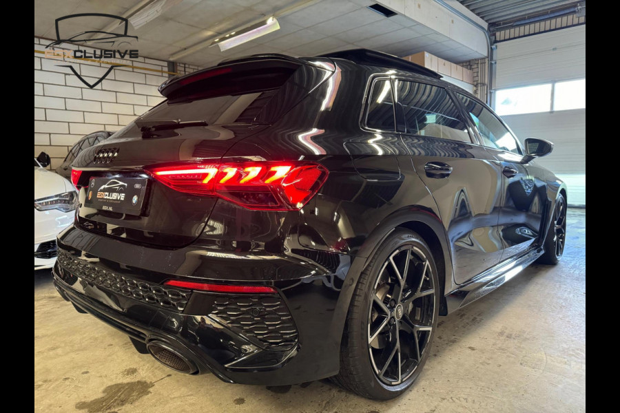 Audi RS3 Sportback 2.5 TFSI Quattro Hulk Edition Ceramic/Pano/B&O/HUD/Garantie Audi RS3 Sportback 2.5 TFSI Quattro Hulk Edition Ceramic/Pano/B&O/HUD/Garantie