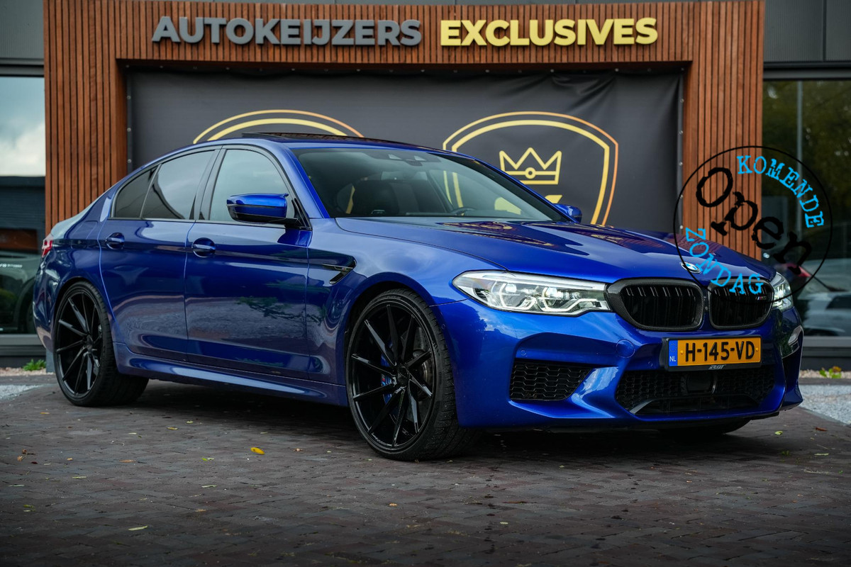 BMW 5 Serie M5 F90 Schuifdak Marina Blue 22'' Vossen Downpipe