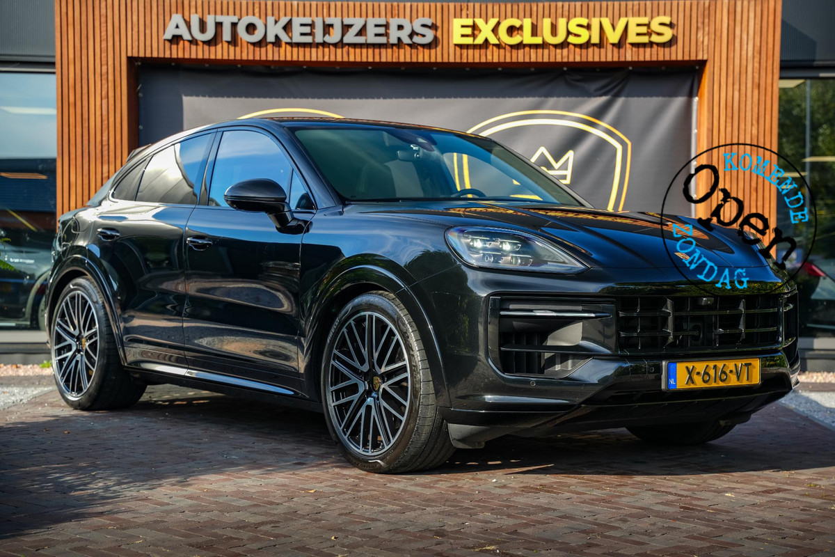 Porsche Cayenne Coupé 3.0 E-Hybrid SportDesign Carbon | 4x Display incl. Passagiersdisplay & HUD Bose 22”” Porsche Cayenne Coupé 3.0 E-Hybrid SportDesign Carbon | 4x Display incl. Passagiersdisplay & HUD Bose 22””