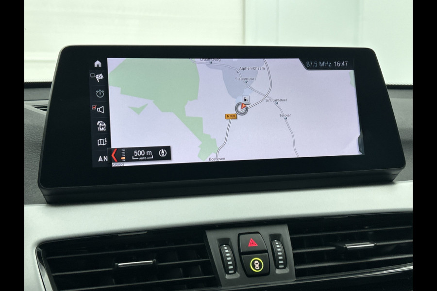 BMW X1 SDrive18i Executive Edition (GROOT-NAVIGATIE, CARPLAY, CAMERA, HEAD-UP, CLIMA, 1e EIGENAAR, GOED ONDERHOUDEN)