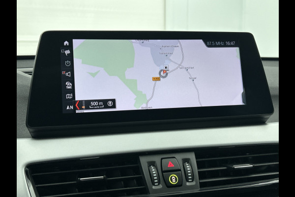 BMW X1 SDrive18i Executive Edition (GROOT-NAVIGATIE, CARPLAY, CAMERA, HEAD-UP, CLIMA, 1e EIGENAAR, GOED ONDERHOUDEN)