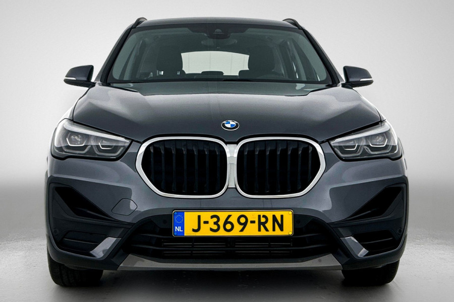BMW X1 SDrive18i Executive Edition (GROOT-NAVIGATIE, CARPLAY, CAMERA, HEAD-UP, CLIMA, 1e EIGENAAR, GOED ONDERHOUDEN)