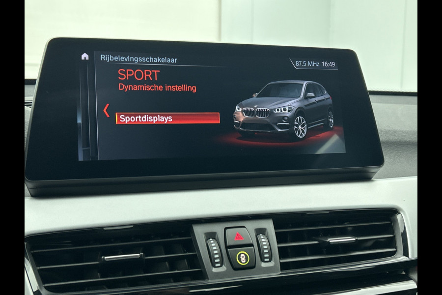 BMW X1 SDrive18i Executive Edition (GROOT-NAVIGATIE, CARPLAY, CAMERA, HEAD-UP, CLIMA, 1e EIGENAAR, GOED ONDERHOUDEN)