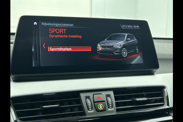 BMW X1 SDrive18i Executive Edition (GROOT-NAVIGATIE, CARPLAY, CAMERA, HEAD-UP, CLIMA, 1e EIGENAAR, GOED ONDERHOUDEN)