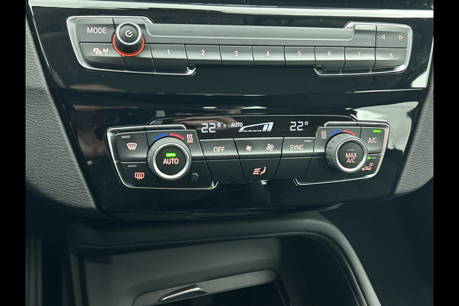 BMW X1 SDrive18i Executive Edition (GROOT-NAVIGATIE, CARPLAY, CAMERA, HEAD-UP, CLIMA, 1e EIGENAAR, GOED ONDERHOUDEN)