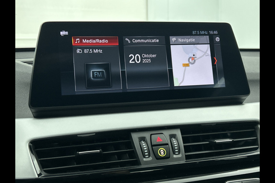 BMW X1 SDrive18i Executive Edition (GROOT-NAVIGATIE, CARPLAY, CAMERA, HEAD-UP, CLIMA, 1e EIGENAAR, GOED ONDERHOUDEN)