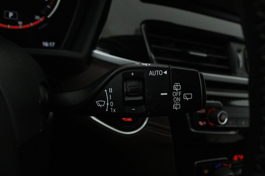 BMW X1 SDrive18i Business Edition (NAVIGATIE, STOELVERWARMING, HEAD-UP, SFEEVERLICHTING, 1e EIGENAAR, DEALER ONDERHOUDEN) BMW X1 SDrive18i Business Edition (NAVIGATIE, STOELVERWARMING, HEAD-UP, SFEEVERLICHTING, 1e EIGENAAR, DEALER ONDERHOUDEN)