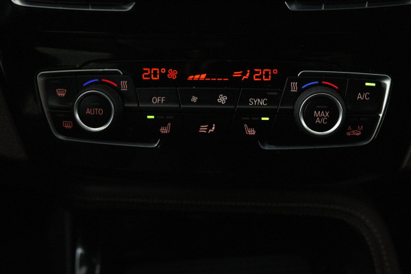 BMW X1 SDrive18i Business Edition (NAVIGATIE, STOELVERWARMING, HEAD-UP, SFEEVERLICHTING, 1e EIGENAAR, DEALER ONDERHOUDEN) BMW X1 SDrive18i Business Edition (NAVIGATIE, STOELVERWARMING, HEAD-UP, SFEEVERLICHTING, 1e EIGENAAR, DEALER ONDERHOUDEN)