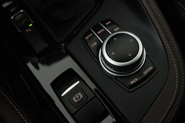 BMW X1 SDrive18i Business Edition (NAVIGATIE, STOELVERWARMING, HEAD-UP, SFEEVERLICHTING, 1e EIGENAAR, DEALER ONDERHOUDEN) BMW X1 SDrive18i Business Edition (NAVIGATIE, STOELVERWARMING, HEAD-UP, SFEEVERLICHTING, 1e EIGENAAR, DEALER ONDERHOUDEN)