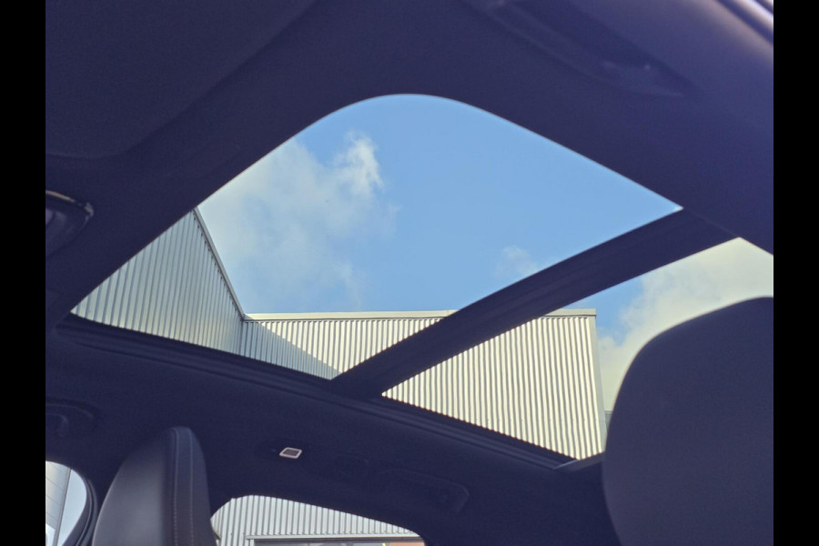 Volvo XC60 2.0 T8 Plug-in hybrid AWD R Design|Facelift!|PANO|HEADUP|HARMANKARDON Volvo XC60 2.0 T8 Plug-in hybrid AWD R Design|Facelift!|PANO|HEADUP|HARMANKARDON