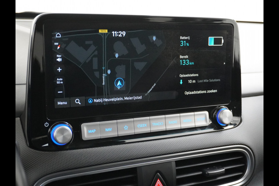 Hyundai KONA ELECTRIC EV Premium 64kWh Leer HUD Warmtepomp Adap.Cruise Apple Carplay Android Auto Navi Ecc Krell®-Hifi Audio Stoel-Stuurverwarming Stoelventilatie Blind-Spot Assistance Lane Assist 1e Eigenaar Origineel Nederlandse Auto