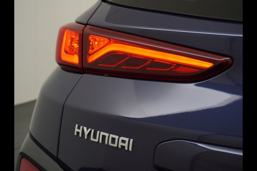 Hyundai KONA ELECTRIC EV Premium 64kWh Leer HUD Warmtepomp Adap.Cruise Apple Carplay Android Auto Navi Ecc Krell®-Hifi Audio Stoel-Stuurverwarming Stoelventilatie Blind-Spot Assistance Lane Assist 1e Eigenaar Origineel Nederlandse Auto