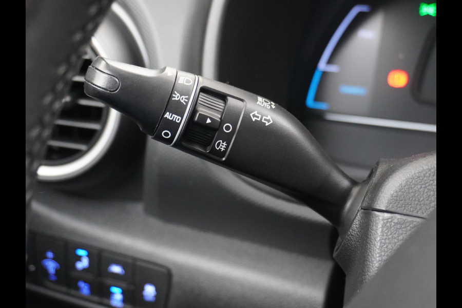 Hyundai KONA ELECTRIC EV Premium 64kWh Leer HUD Warmtepomp Adap.Cruise Apple Carplay Android Auto Navi Ecc Krell®-Hifi Audio Stoel-Stuurverwarming Stoelventilatie Blind-Spot Assistance Lane Assist 1e Eigenaar Origineel Nederlandse Auto