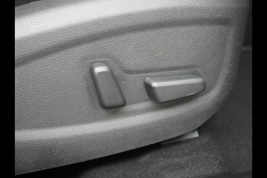 Hyundai KONA ELECTRIC EV Premium 64kWh Leer HUD Warmtepomp Adap.Cruise Apple Carplay Android Auto Navi Ecc Krell®-Hifi Audio Stoel-Stuurverwarming Stoelventilatie Blind-Spot Assistance Lane Assist 1e Eigenaar Origineel Nederlandse Auto