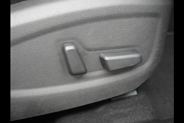 Hyundai KONA ELECTRIC EV Premium 64kWh Leer HUD Warmtepomp Adap.Cruise Apple Carplay Android Auto Navi Ecc Krell®-Hifi Audio Stoel-Stuurverwarming Stoelventilatie Blind-Spot Assistance Lane Assist 1e Eigenaar Origineel Nederlandse Auto