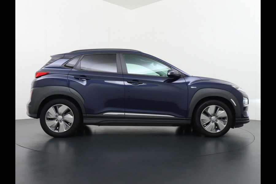 Hyundai KONA ELECTRIC EV Premium 64kWh Leer HUD Warmtepomp Adap.Cruise Apple Carplay Android Auto Navi Ecc Krell®-Hifi Audio Stoel-Stuurverwarming Stoelventilatie Blind-Spot Assistance Lane Assist 1e Eigenaar Origineel Nederlandse Auto