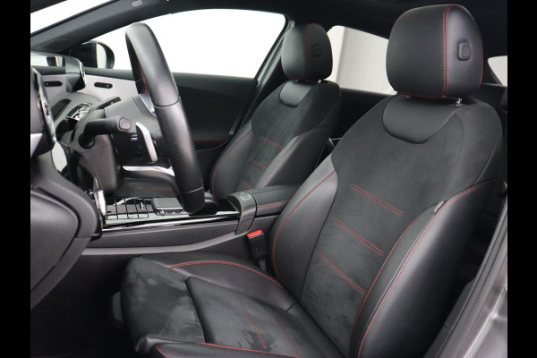 Mercedes-Benz A-Klasse 200 AMG | Panoramadak | Trekhaak | Carplay | Adaptive cruise | Stoelverwarming | Camera | Leder/Alcantara | Navigatie | Full LED | Sfeerverlichting | Park Assist Mercedes-Benz A-Klasse 200 AMG | Panoramadak | Trekhaak | Carplay | Adaptive cruise | Stoelverwarming | Camera | Leder/Alcantara | Navigatie | Full LED | Sfeerverlichting | Park Assist