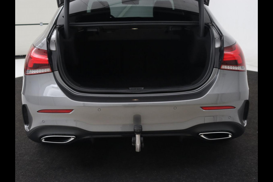 Mercedes-Benz A-Klasse 200 AMG | Panoramadak | Trekhaak | Carplay | Adaptive cruise | Stoelverwarming | Camera | Leder/Alcantara | Navigatie | Full LED | Sfeerverlichting | Park Assist Mercedes-Benz A-Klasse 200 AMG | Panoramadak | Trekhaak | Carplay | Adaptive cruise | Stoelverwarming | Camera | Leder/Alcantara | Navigatie | Full LED | Sfeerverlichting | Park Assist