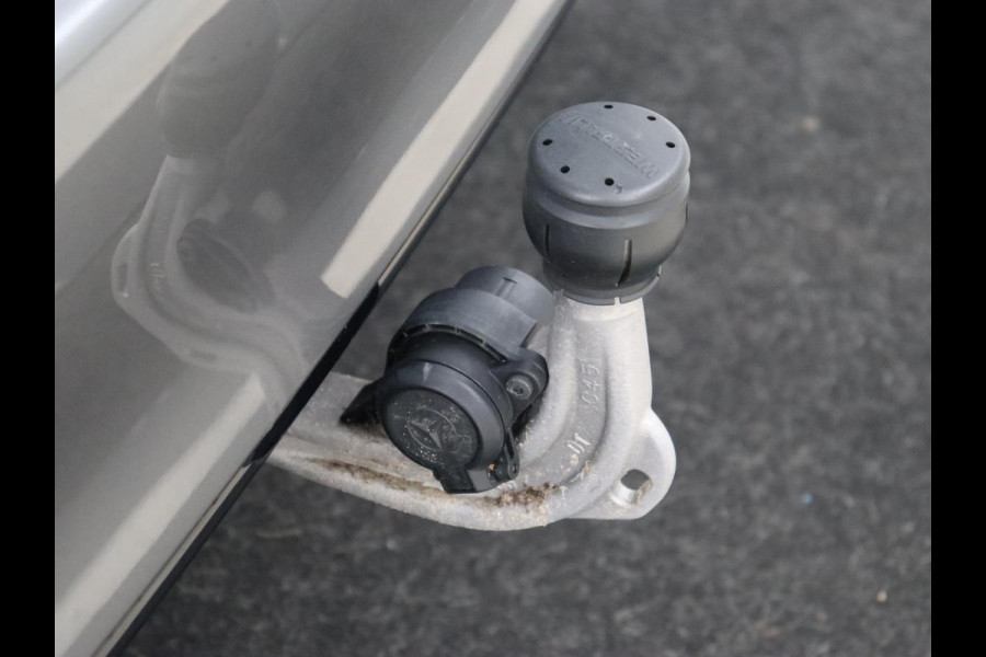 Mercedes-Benz A-Klasse 200 AMG | Panoramadak | Trekhaak | Carplay | Adaptive cruise | Stoelverwarming | Camera | Leder/Alcantara | Navigatie | Full LED | Sfeerverlichting | Park Assist Mercedes-Benz A-Klasse 200 AMG | Panoramadak | Trekhaak | Carplay | Adaptive cruise | Stoelverwarming | Camera | Leder/Alcantara | Navigatie | Full LED | Sfeerverlichting | Park Assist