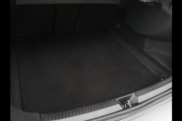 Mercedes-Benz A-Klasse 200 AMG | Panoramadak | Trekhaak | Carplay | Adaptive cruise | Stoelverwarming | Camera | Leder/Alcantara | Navigatie | Full LED | Sfeerverlichting | Park Assist Mercedes-Benz A-Klasse 200 AMG | Panoramadak | Trekhaak | Carplay | Adaptive cruise | Stoelverwarming | Camera | Leder/Alcantara | Navigatie | Full LED | Sfeerverlichting | Park Assist